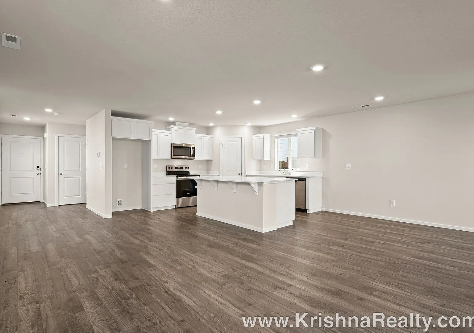Beautiful NEWER 4 Bedroom 3 Bath Single Family Home For rent — Photo 4