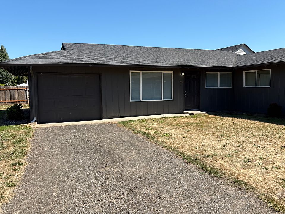 Attached garage and driveway for parking
