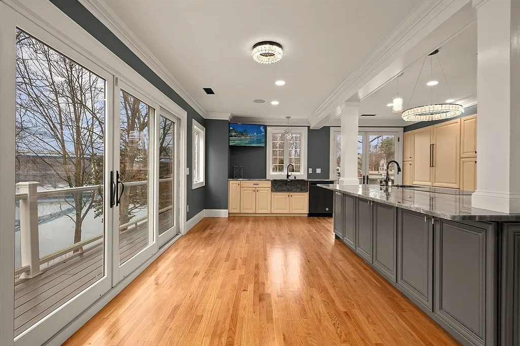 2 bed, 2.5 bath, 2900 sqft, $6,985 — Photo 4