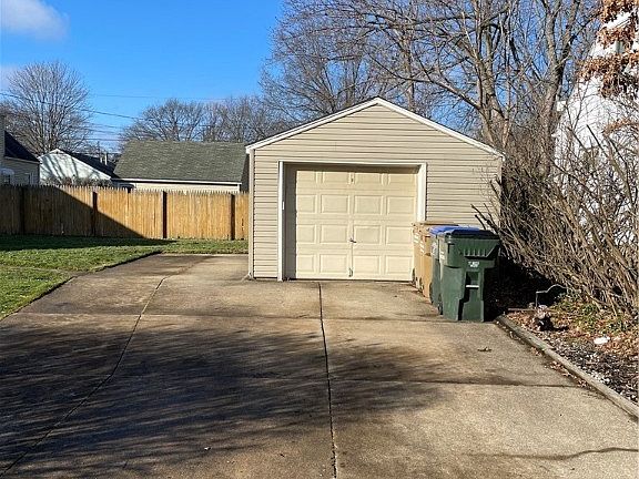 3rd image of 811 Monroe Ave