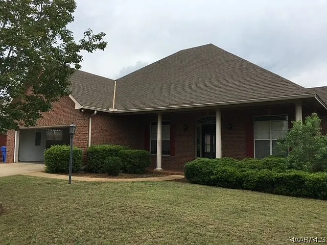 3 bed, 2.0 bath, 2010 sqft, $2,100 — Photo 2