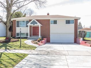 1905 E Yuma Ln, Mount Prospect, IL 60056