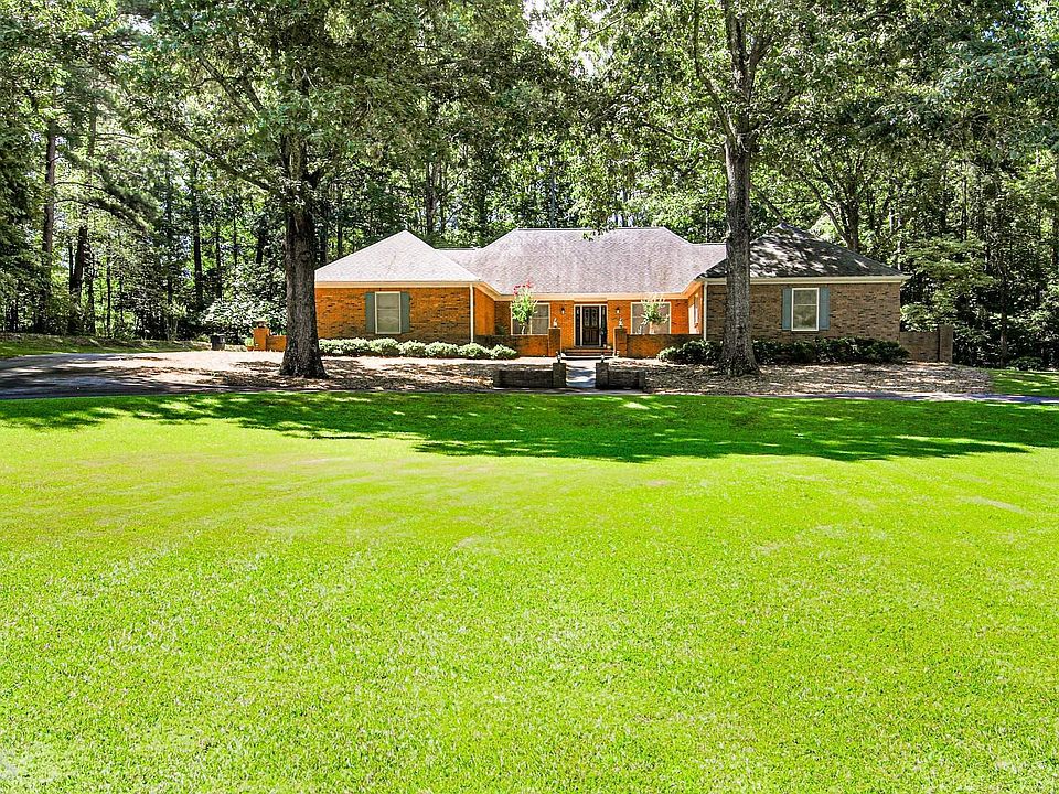 1st image of 190 Camelot Dr