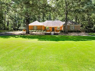 190 Camelot Dr, Fayetteville, GA 30214