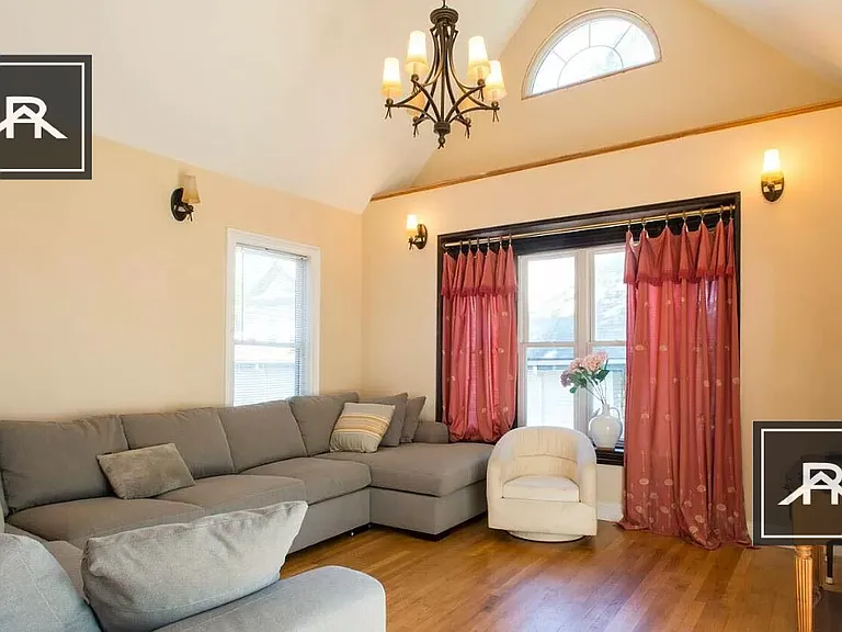 74 Georgia St #2 — Photo 2