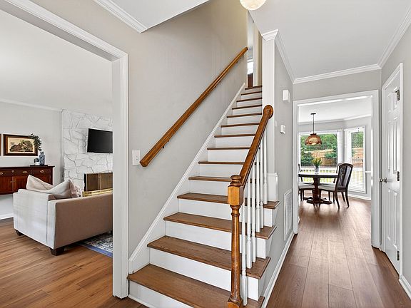 5th image of 7909 Featherstone Dr