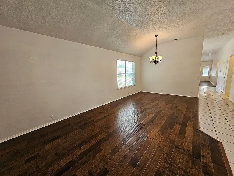 1128 Marshall Dr — Photo 6