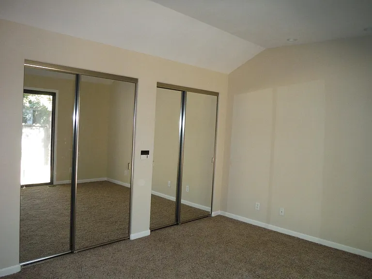 423 Wilson Ln — Photo 12