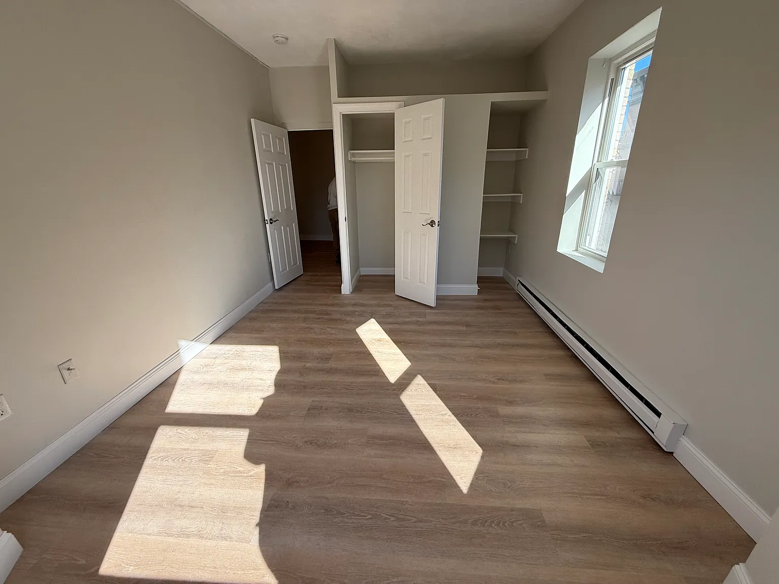 2 bed, 1.0 bath, 9999 sqft, $3,650 — Photo 4