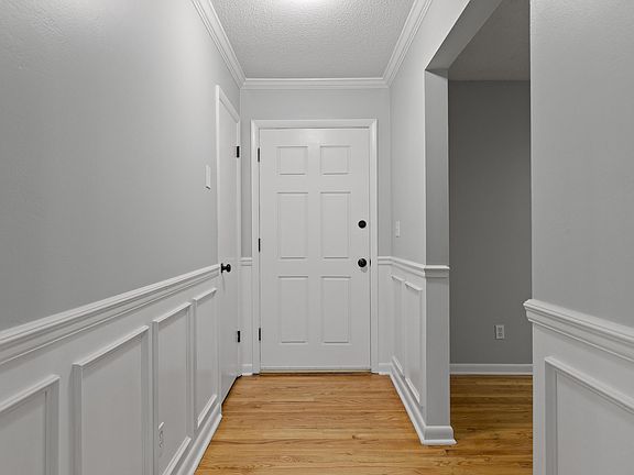 3rd image of 325 Kelsey Dr