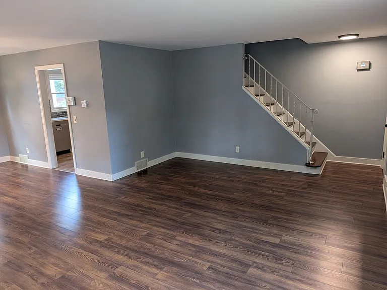 111 Eastmoreland Dr — Photo 5