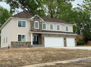 2465 Sittingbourne Ln, Beachwood, OH