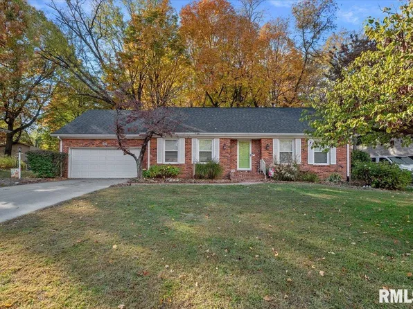 929 Roanoke Dr, Springfield, IL 62702