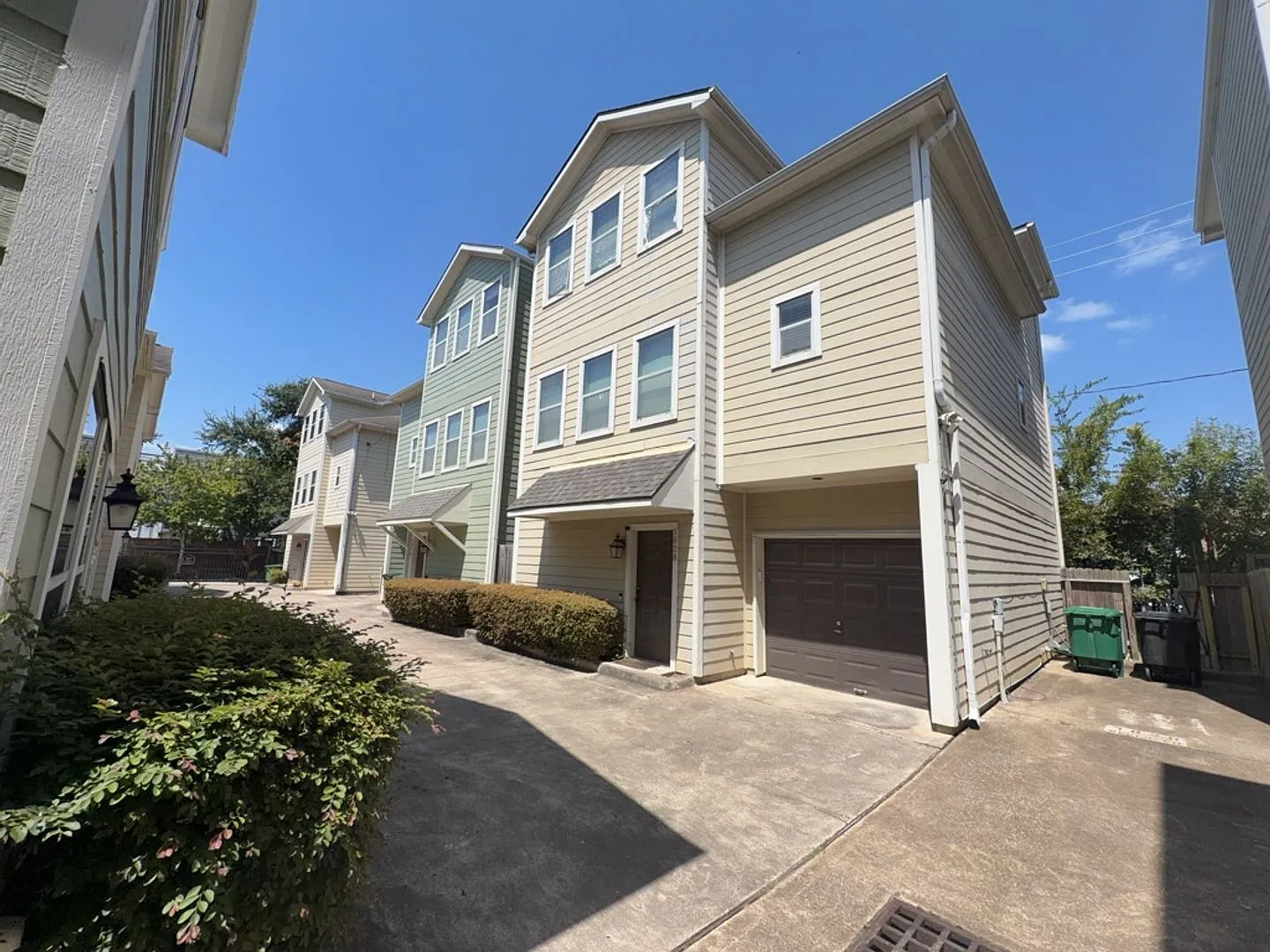 1828 Fletcher St - Ask about our No Cash Security Deposit Option — Photo 1