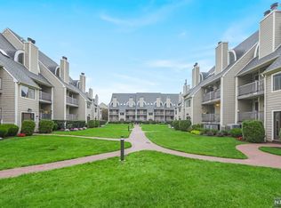 1010 River Renaissance, East Rutherford, NJ 07073