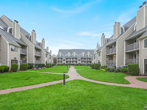1010 River Renaissance, East Rutherford, NJ 07073