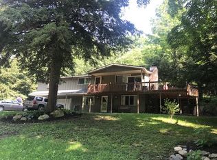 8111 Hedrick Rd, Harbor Springs, MI 49740