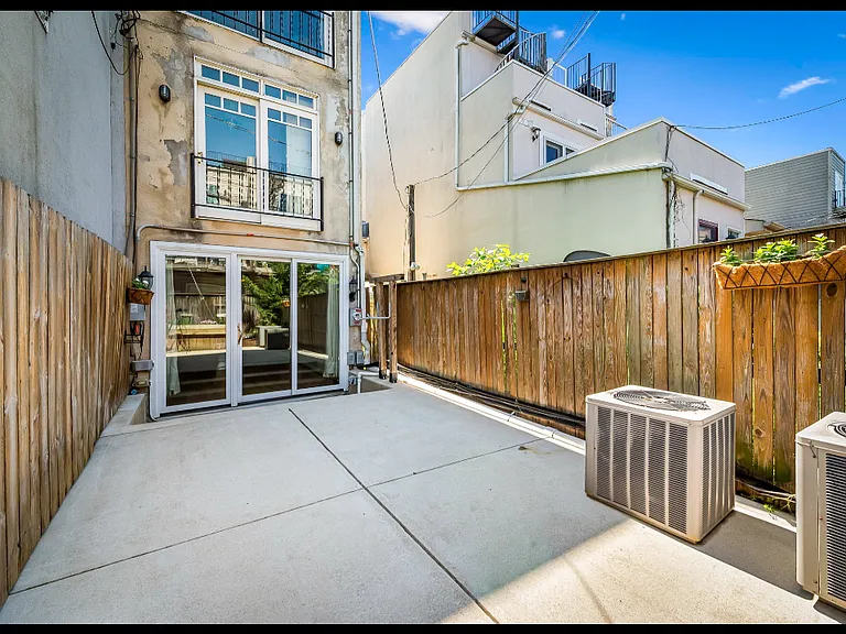 1346 Towson St — Photo 28