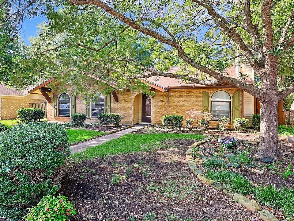 1st image of 2704 Peppertree Pl