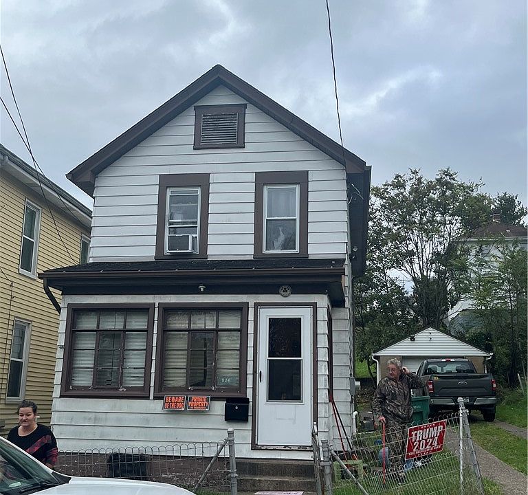 1st image of 924 Locust Ave