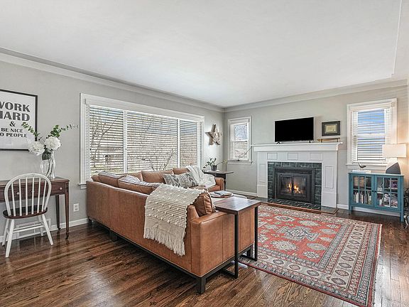 5th image of 1344 Cambridge Dr SE