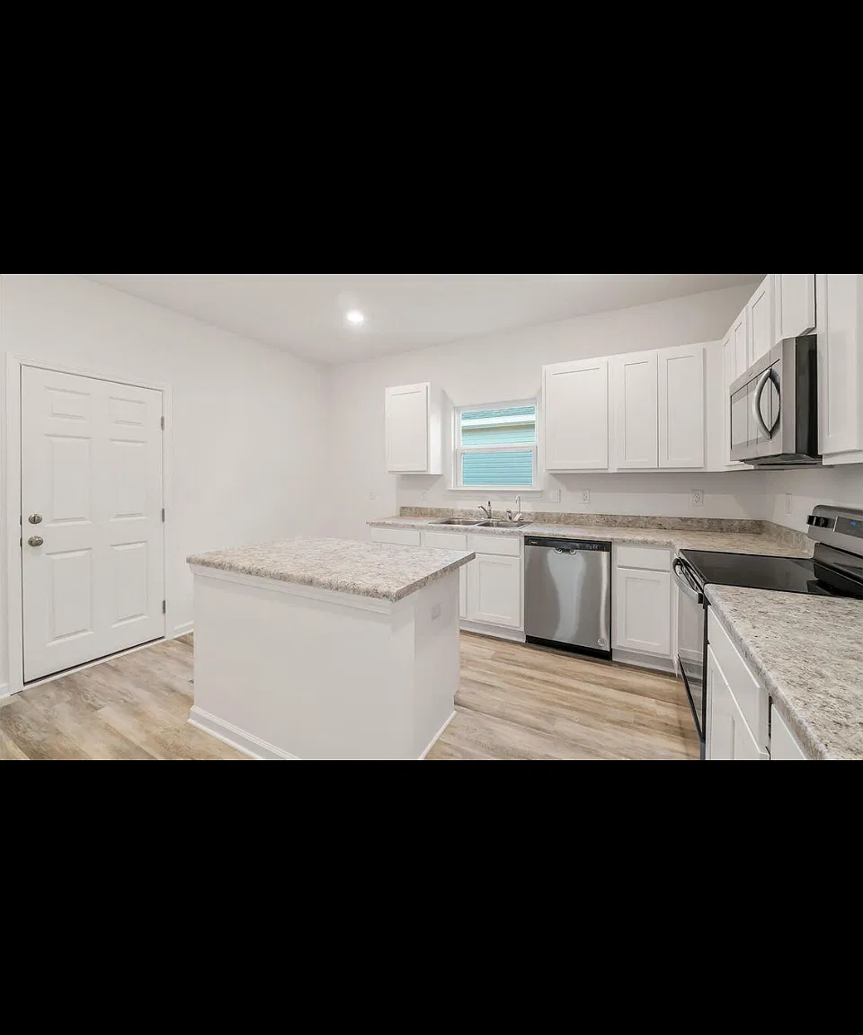 3 bed, 1682 sqft, $2,550 — Photo 3