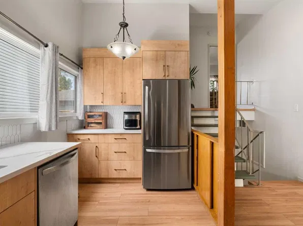 726 S 68th Ave SW, Calgary, AB T2V 0N2