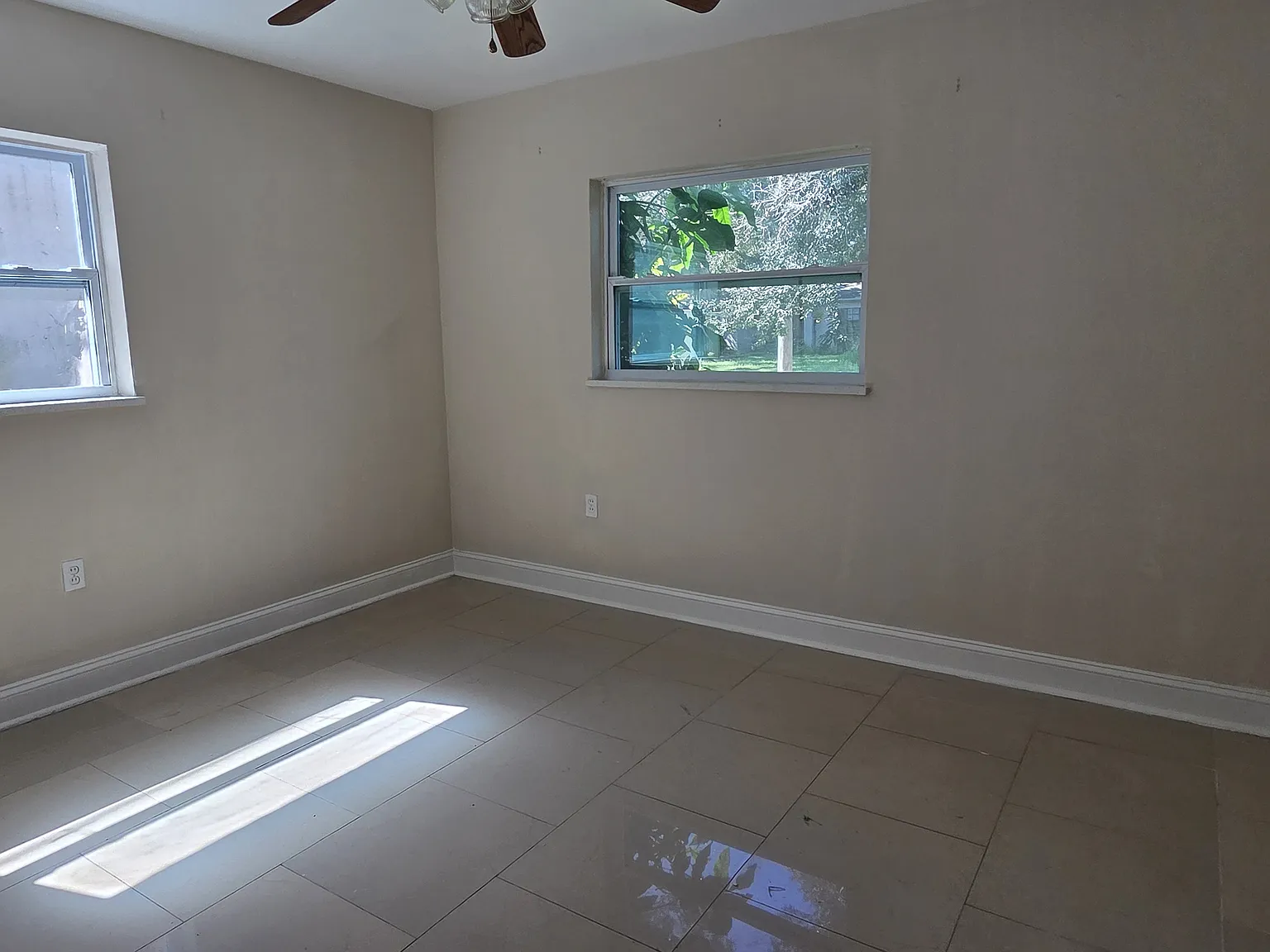 3 bed, 1350 sqft, $2,199 — Photo 2