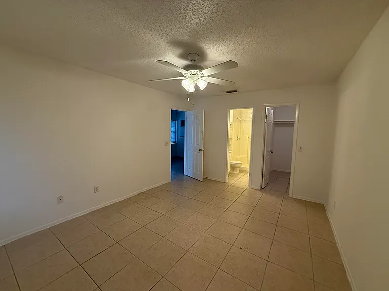 1194 SW Granadeer St — Photo 7