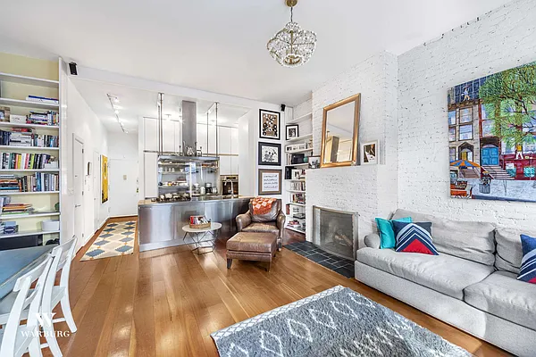 Sold by Warburg | media 12