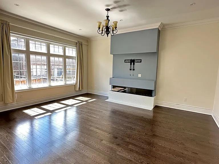 11 Yates Ave — Photo 5