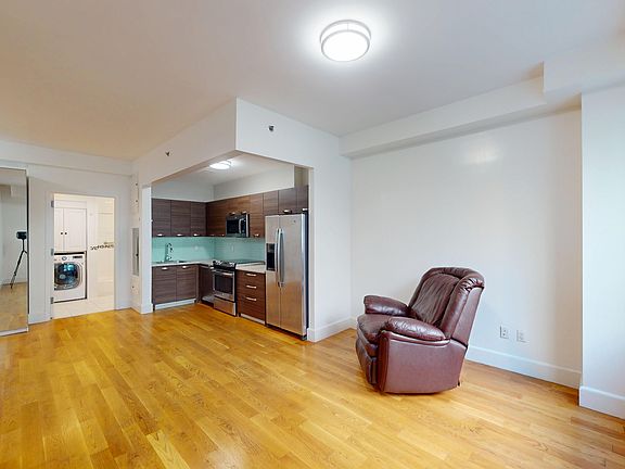 5th image of 71 E 110th St #1B