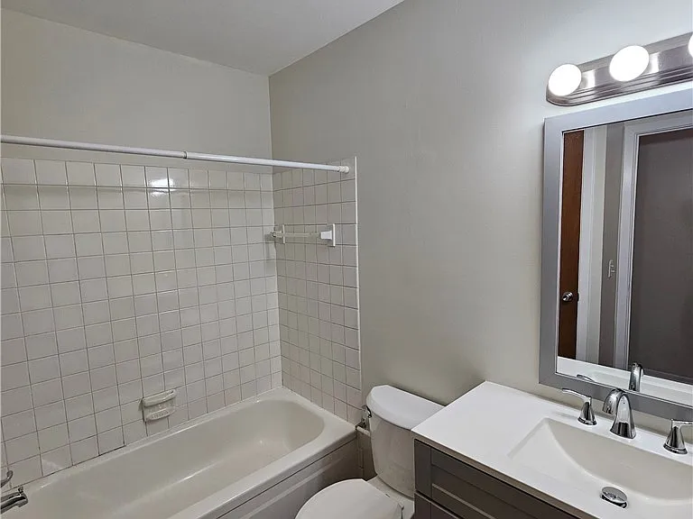 71 E Sprague Rd #8 — Photo 8