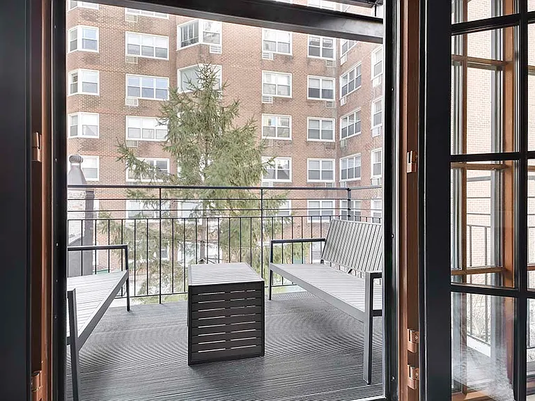 206 E 20th St #PENTHOUSE — Photo 10