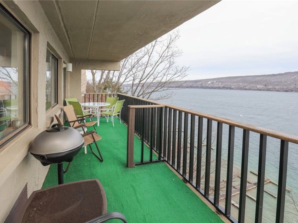 57 Cliffside Dr S, Canandaigua, NY 14424