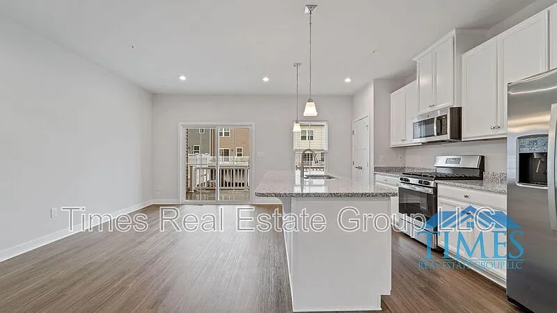 3 bed, 3.0 bath, 1916 sqft, $2,990 — Photo 3