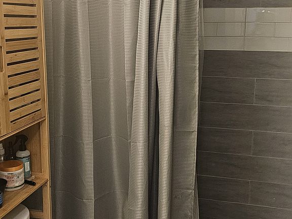 4th image of 1283 W Victoria St #1