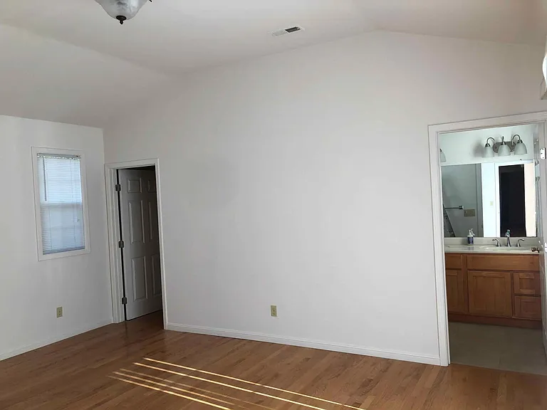 592 Manzanita Ave — Photo 6