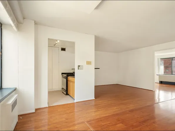 280 Rector Place 8N image 3 of 14