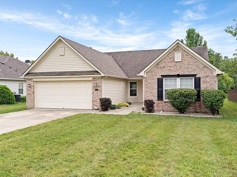 1429 Softwind Dr — Photo 2