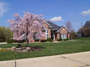 2913 Eagle Pointe Rd, Godfrey, IL 62035