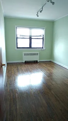 Rented by Metroline Realty | media 8