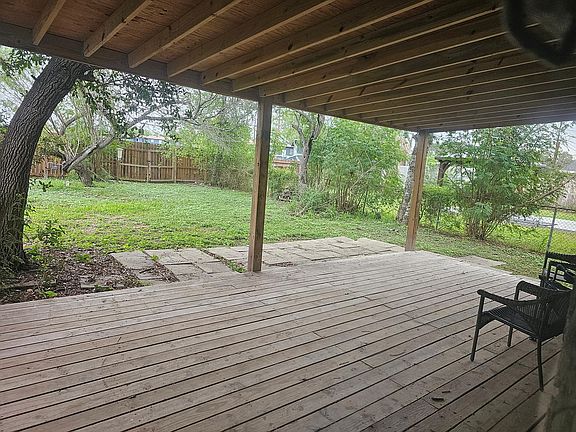 2nd image of 1122 Lawndale Dr