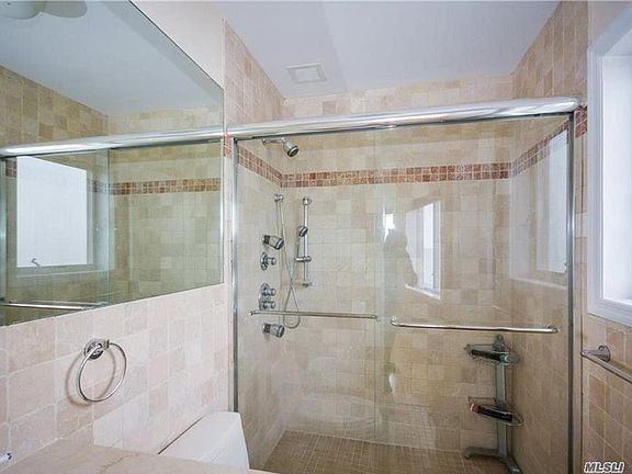 4th image of 602 Clarence Ave #2