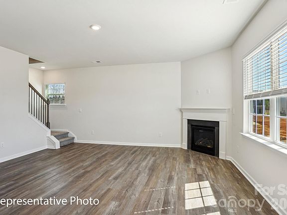 2nd image of 1611 Secrest Commons Dr