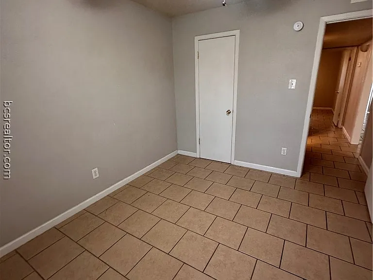 1608 Anderson St — Photo 6