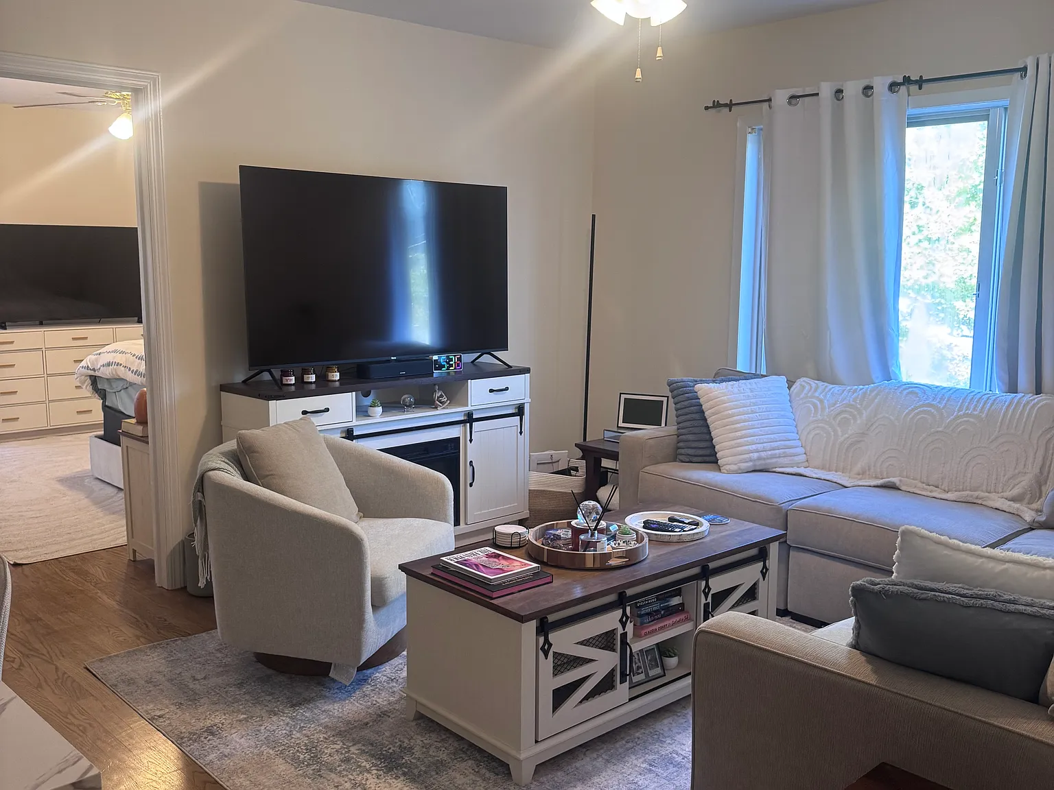 1 bed, 1000 sqft, $2,500 — Photo 2