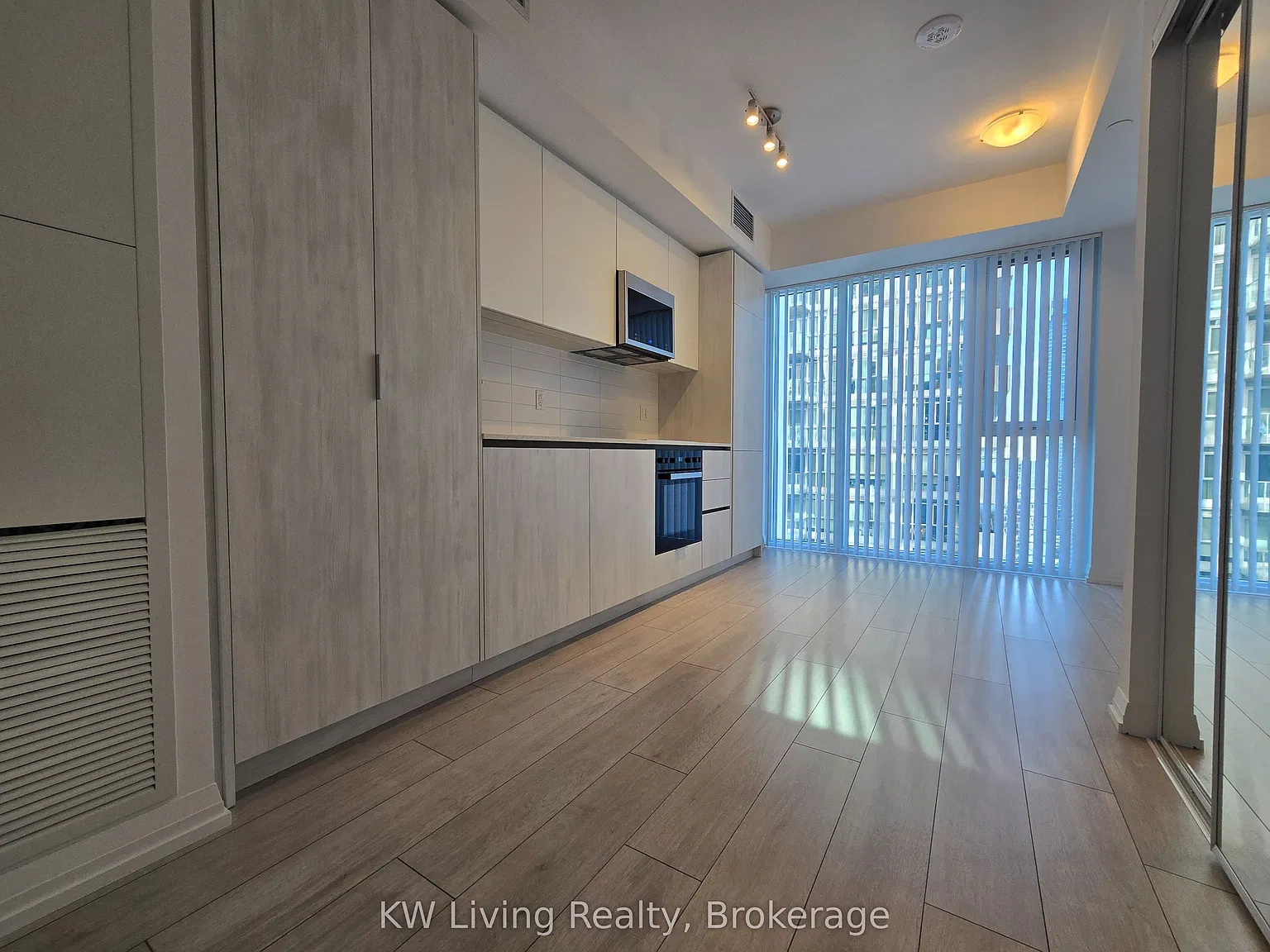 400 King West — Photo 4
