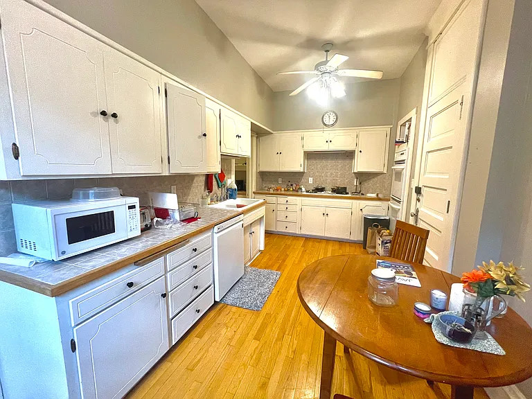 614 Grand Ave #D — Photo 8