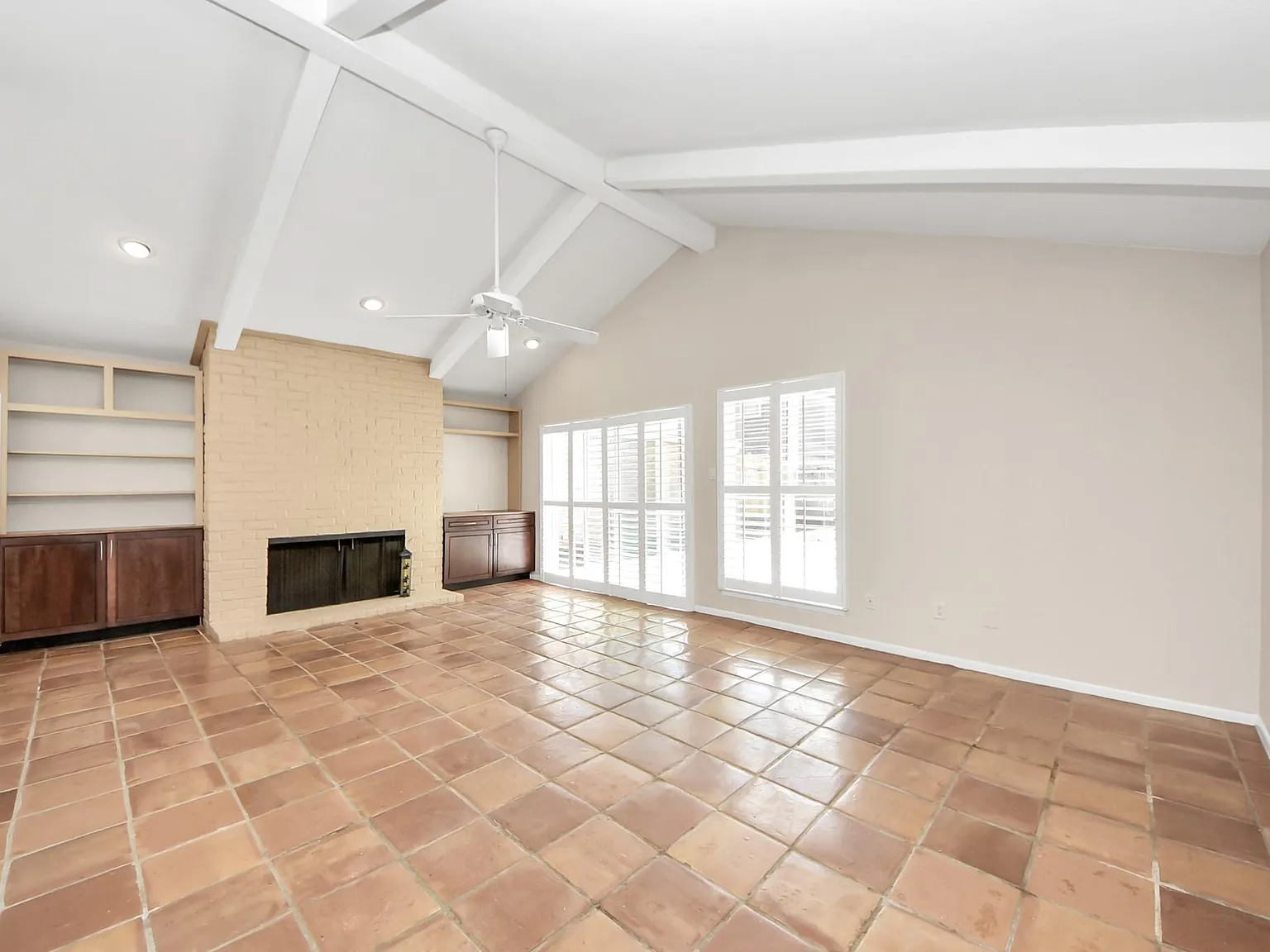 3 bed, 2.0 bath, 1995 sqft, $2,500 — Photo 4